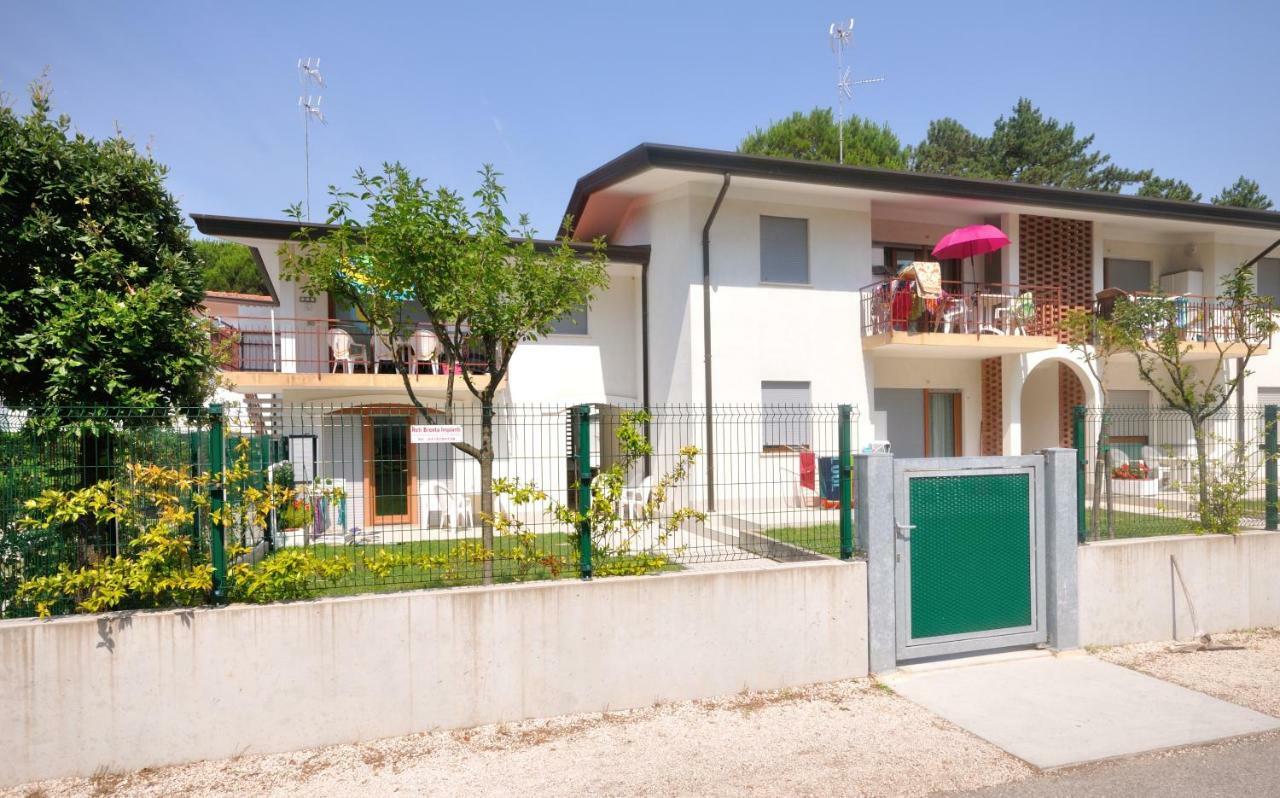 Villaggio Delfino Бибионе Екстериор снимка
